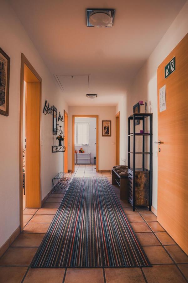 Coraline -Koblach, 6-10 P, 3 Schlafzimmer, Kueche, Riesige Terrasse, Parkplatz, Wifi, Stellplatz Ski Exterior photo